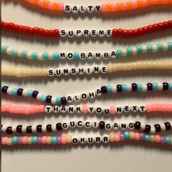 String and bead bracelets - Picture 5 of 6